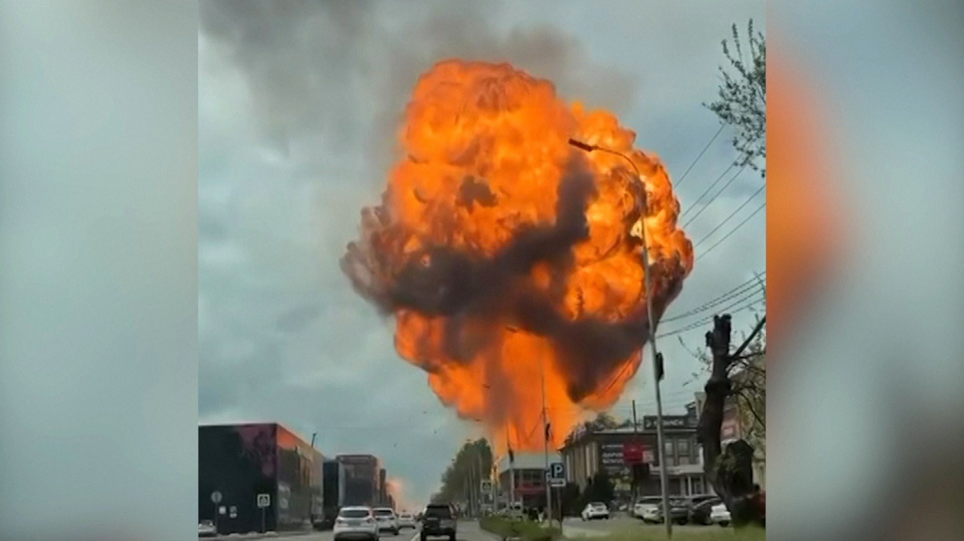 Взрыв на газовой АЗС в Пятигорске: более 1000 кв. м пожара и трое пострадавших