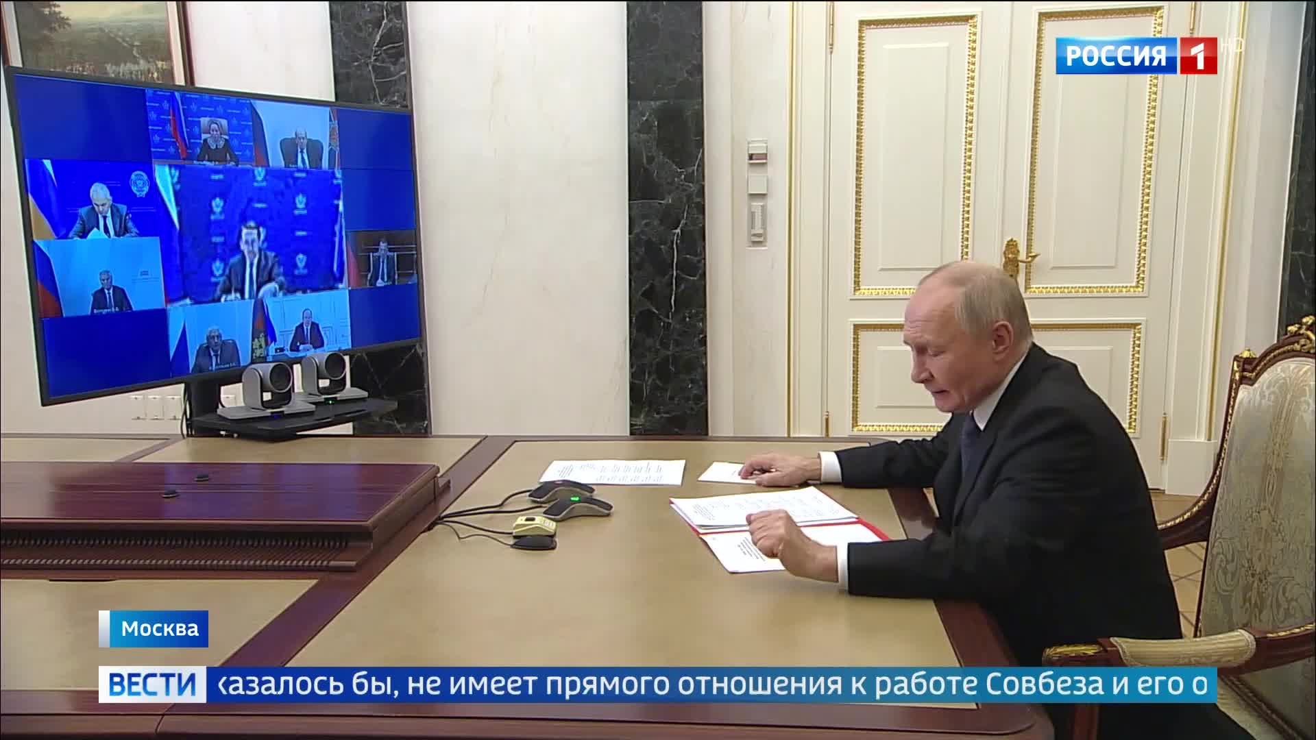 Владимир Путин провел совещание по ответному удару по украинским военным объектам