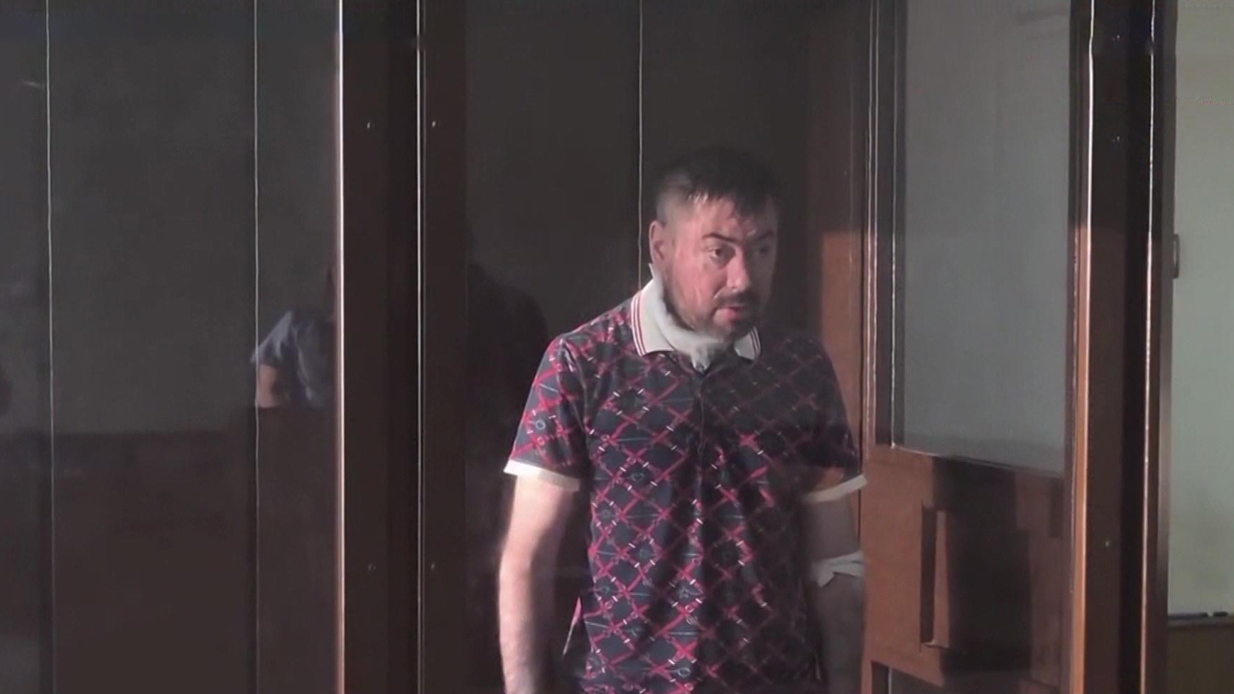 Детектив с любовным треугольником и неожиданной развязкой