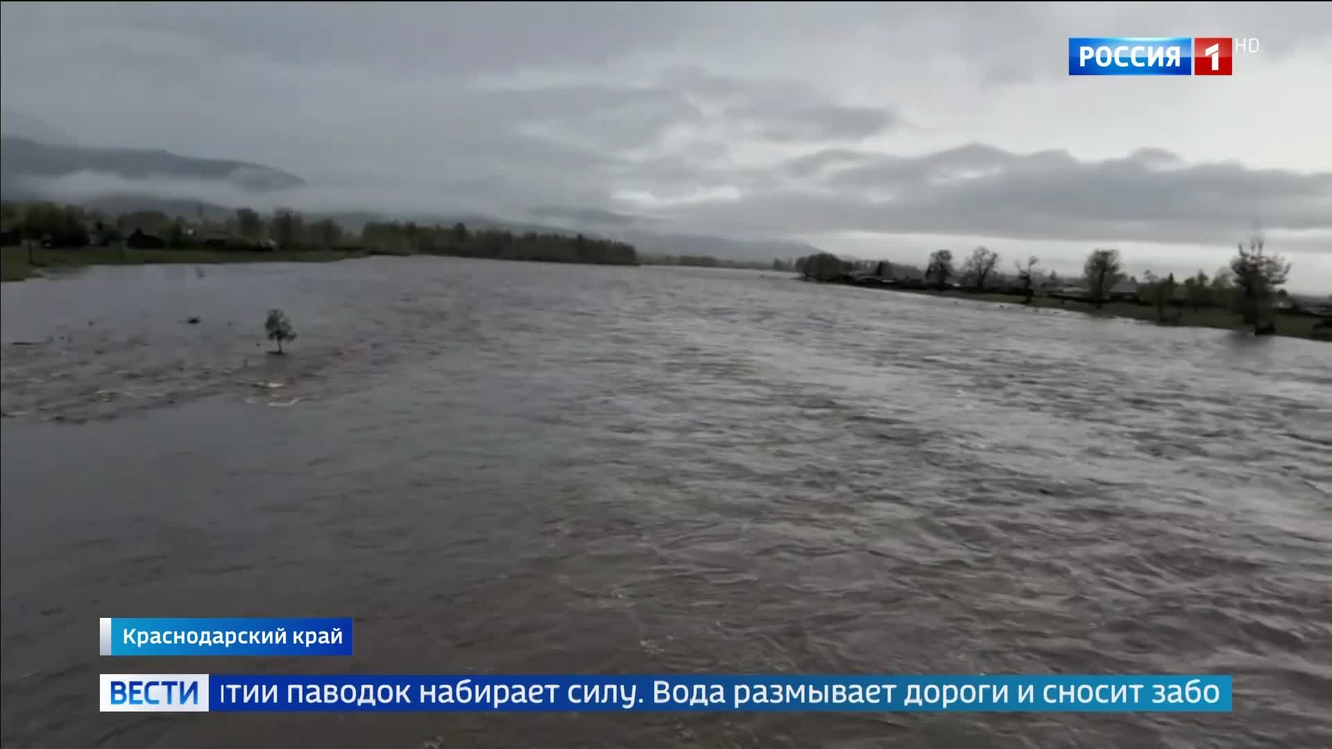 Резкая смена погоды в России: дожди в Москве и Петербурге, разрушения в Геленджике и весна на Камчатке