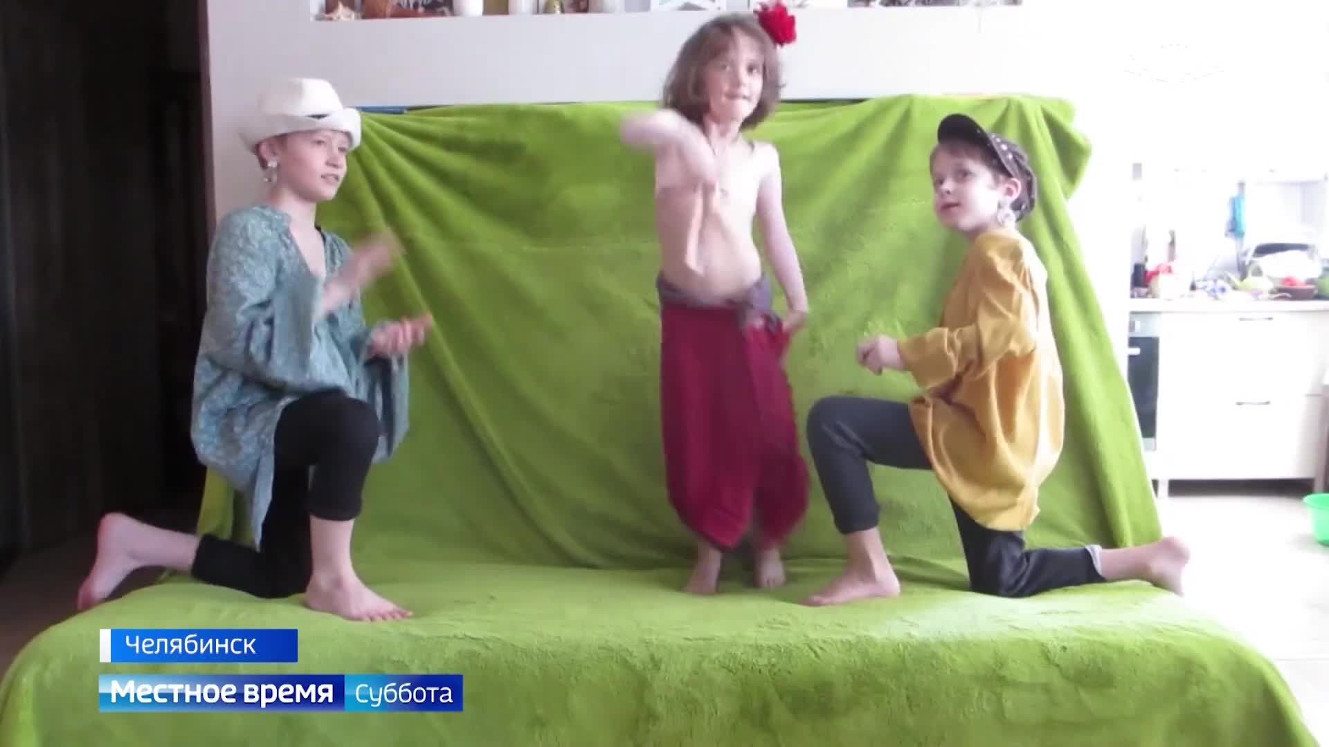 Коллекцию фото крышек городских люков собрала семья из Челябинска