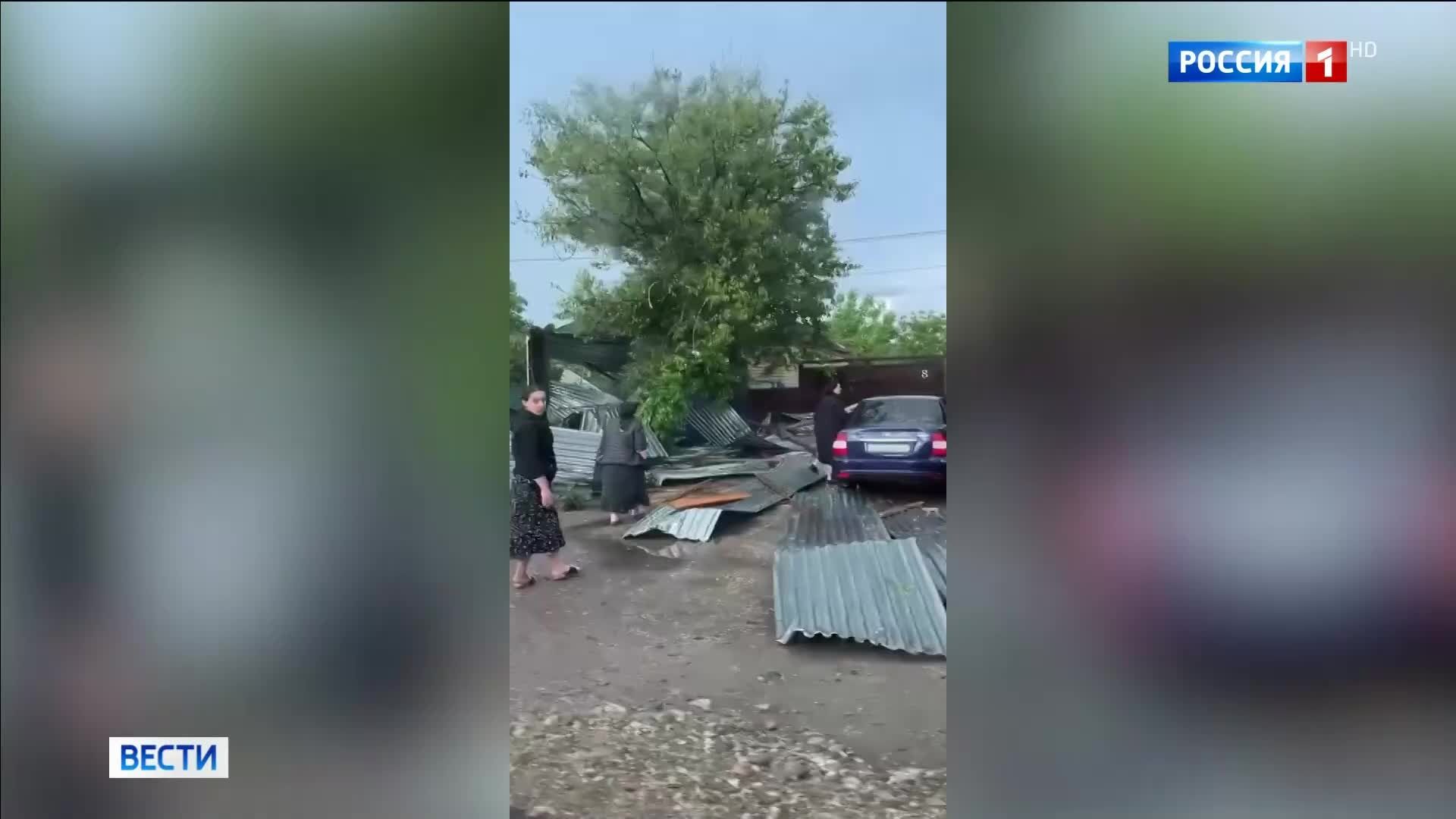 Лесные пожары охватывают Хабаровский край и Якутию, ураган и град беспокоят юг России