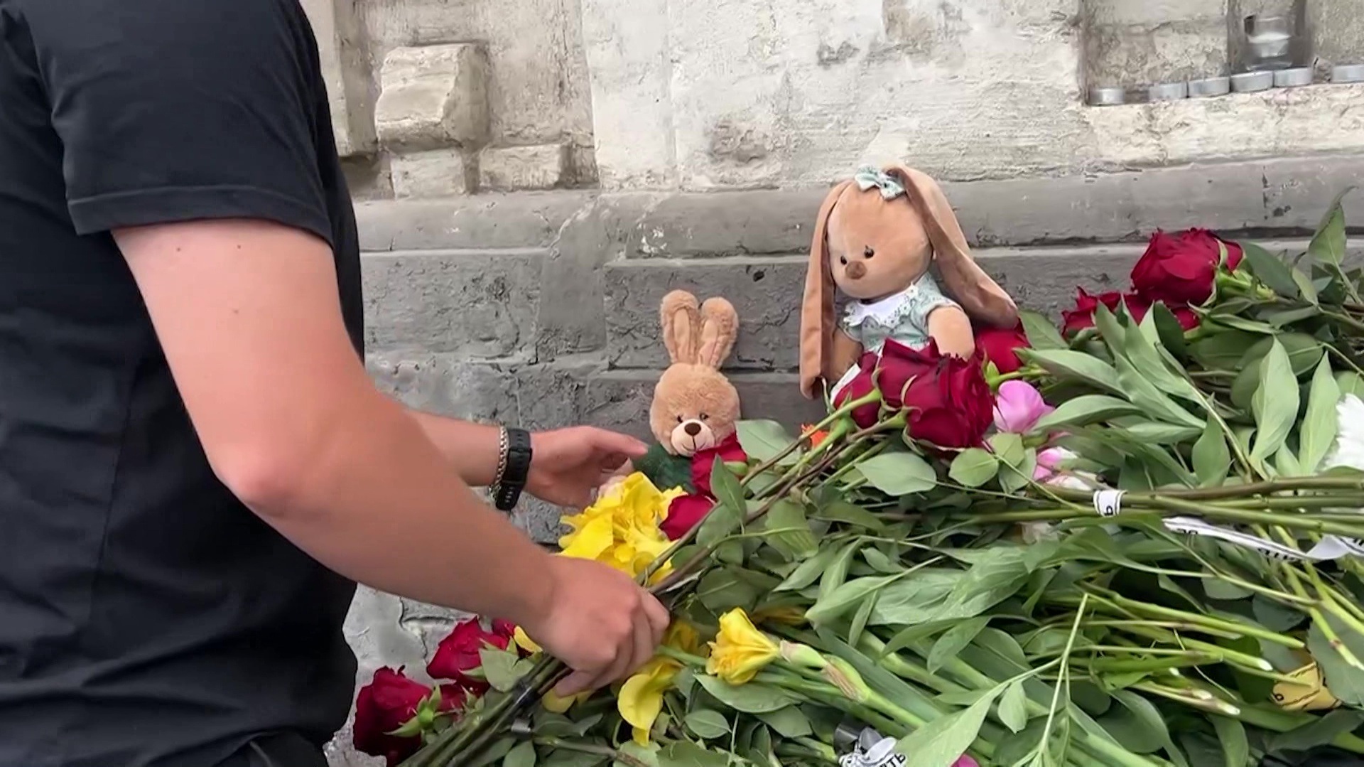 21 жертва теракта в Старобельске: Город оплакивает студентов