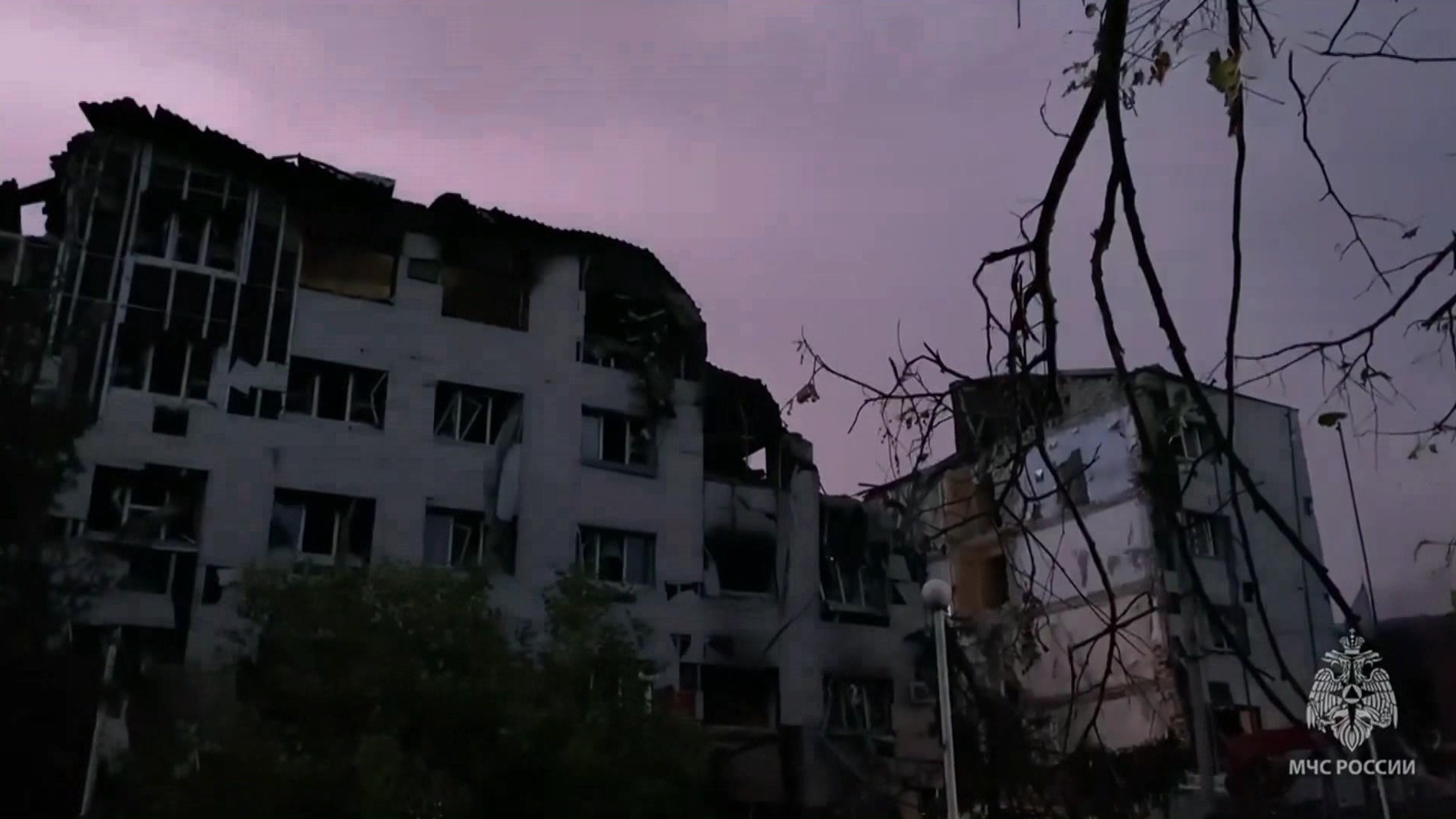 Трагедия в Старобельске: 21 погибший в результате атаки на колледж. Россия наносит удары по объектам в Киеве