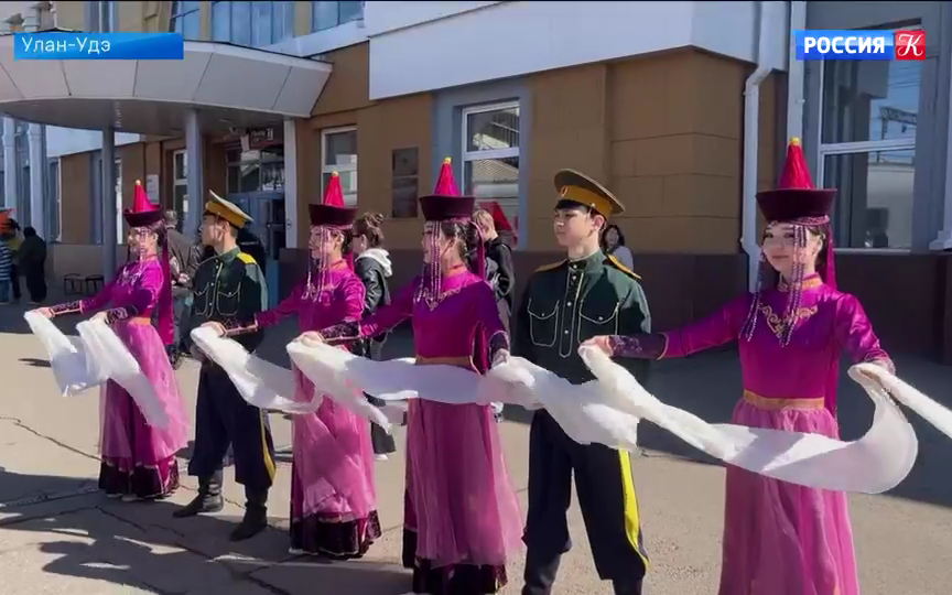 "Театральный поезд" совершил очередную остановку в Улан-Удэ