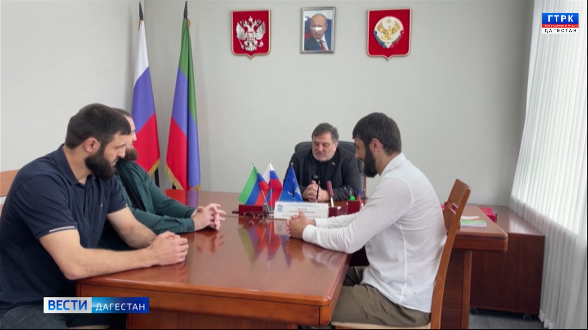 Сайгидпаша Умаханов провёл приём граждан в общественной приемной партии Единая Россия