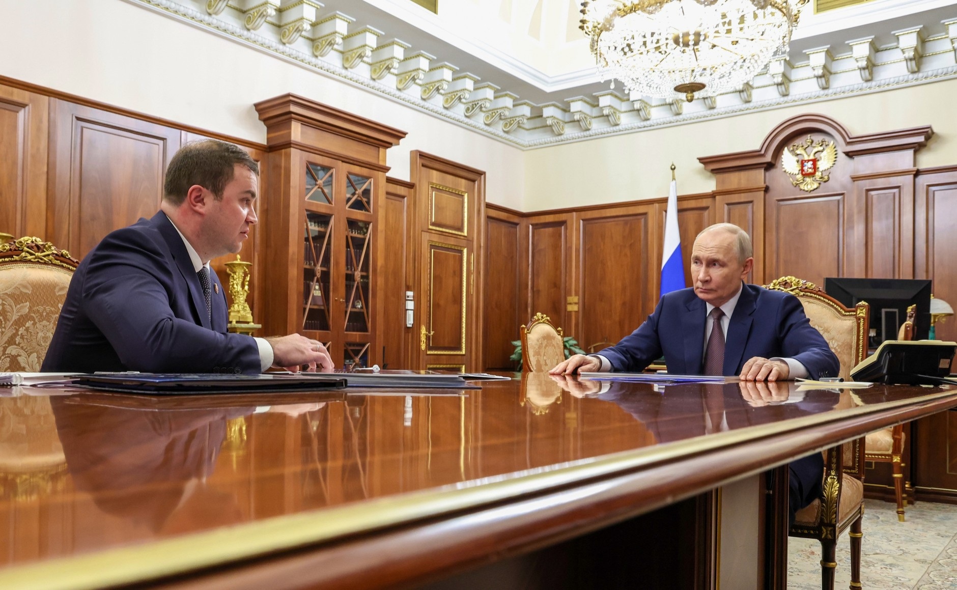 Путин обсудил инвестиции и проблему дольщиков с главой Омской области
