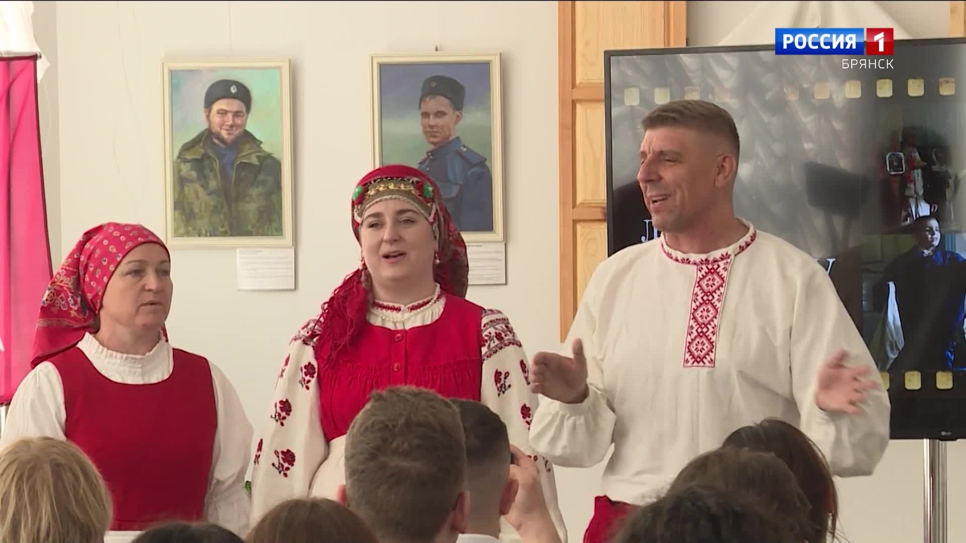 Иван Булаткин о юбилее семейного фольклорного ансамбля "Горошины"