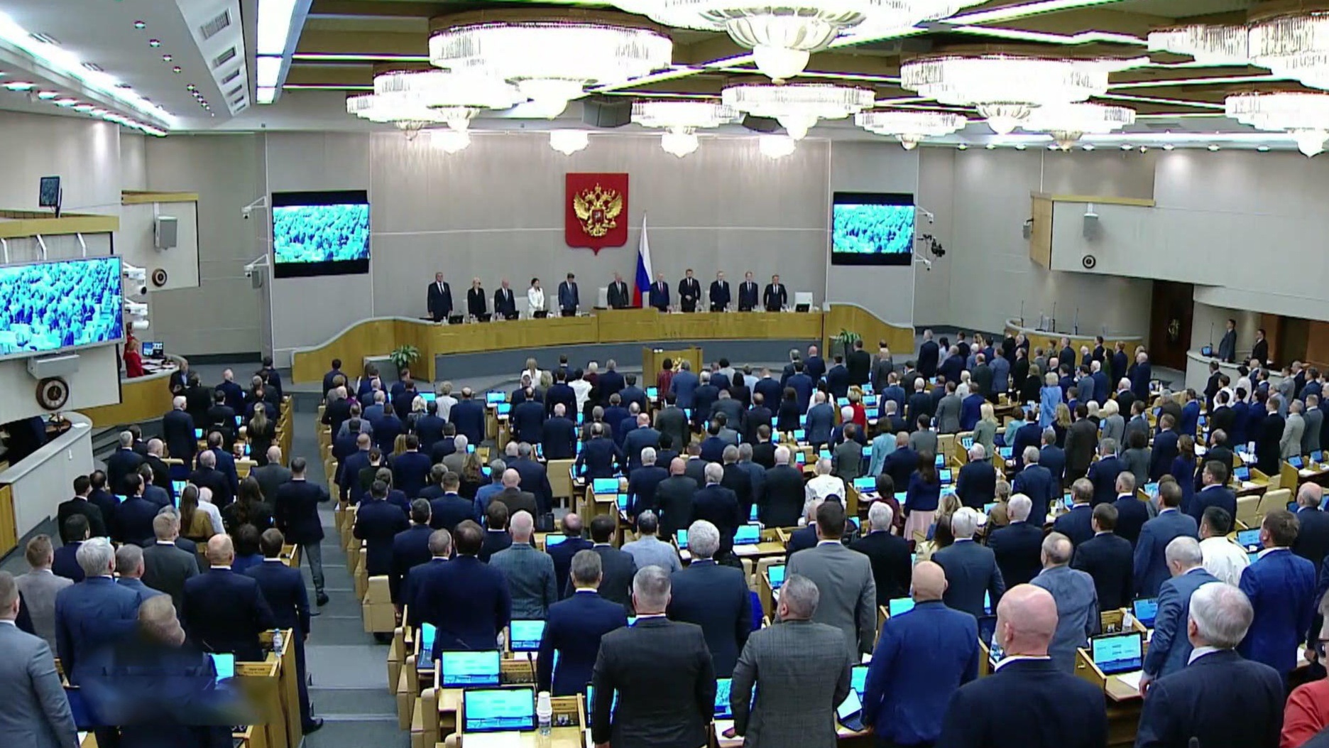 Депутаты Госдумы почтили память жертв обстрела колледжа в Старобельске