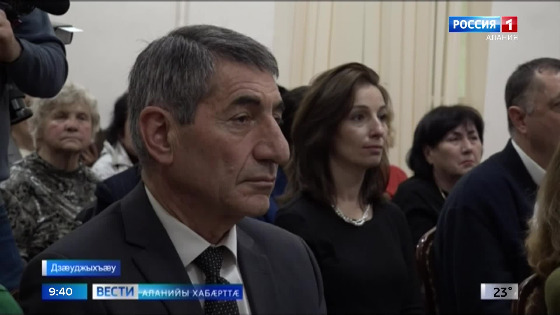 Хæлардзинады республикон Хæдзары арæзт æрцыд ирыстойнаг поэт, прозаик, публицист Хохойты Энверы сфæлдыстадон изæр