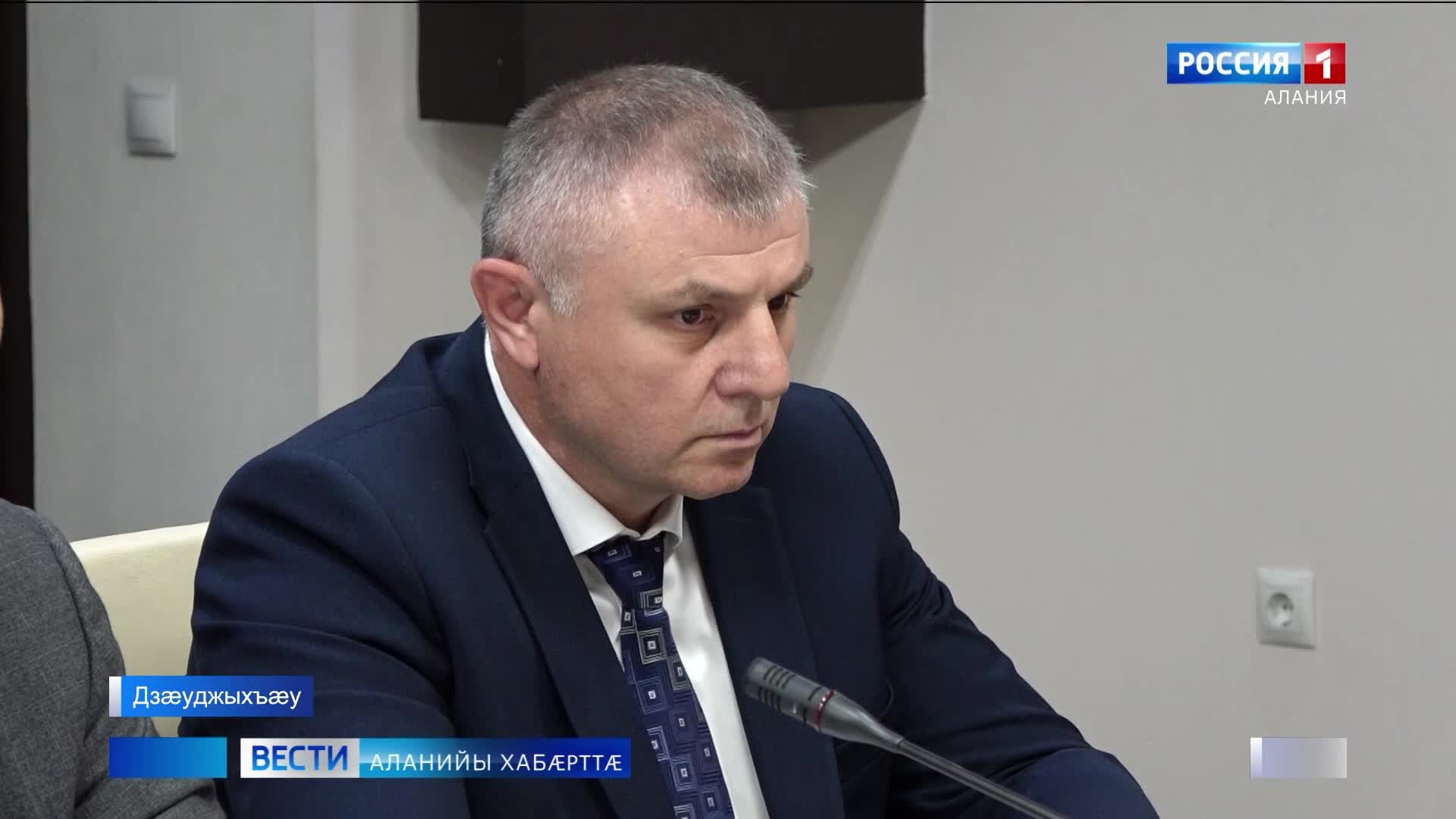 Æрдзон газæй ифтонг кæныны æмæ лæггæдтæн фидыны фарстатыл ныхас цыд, Хицауады сæрдар Дзанайты Барисы разамындæй æмбырды