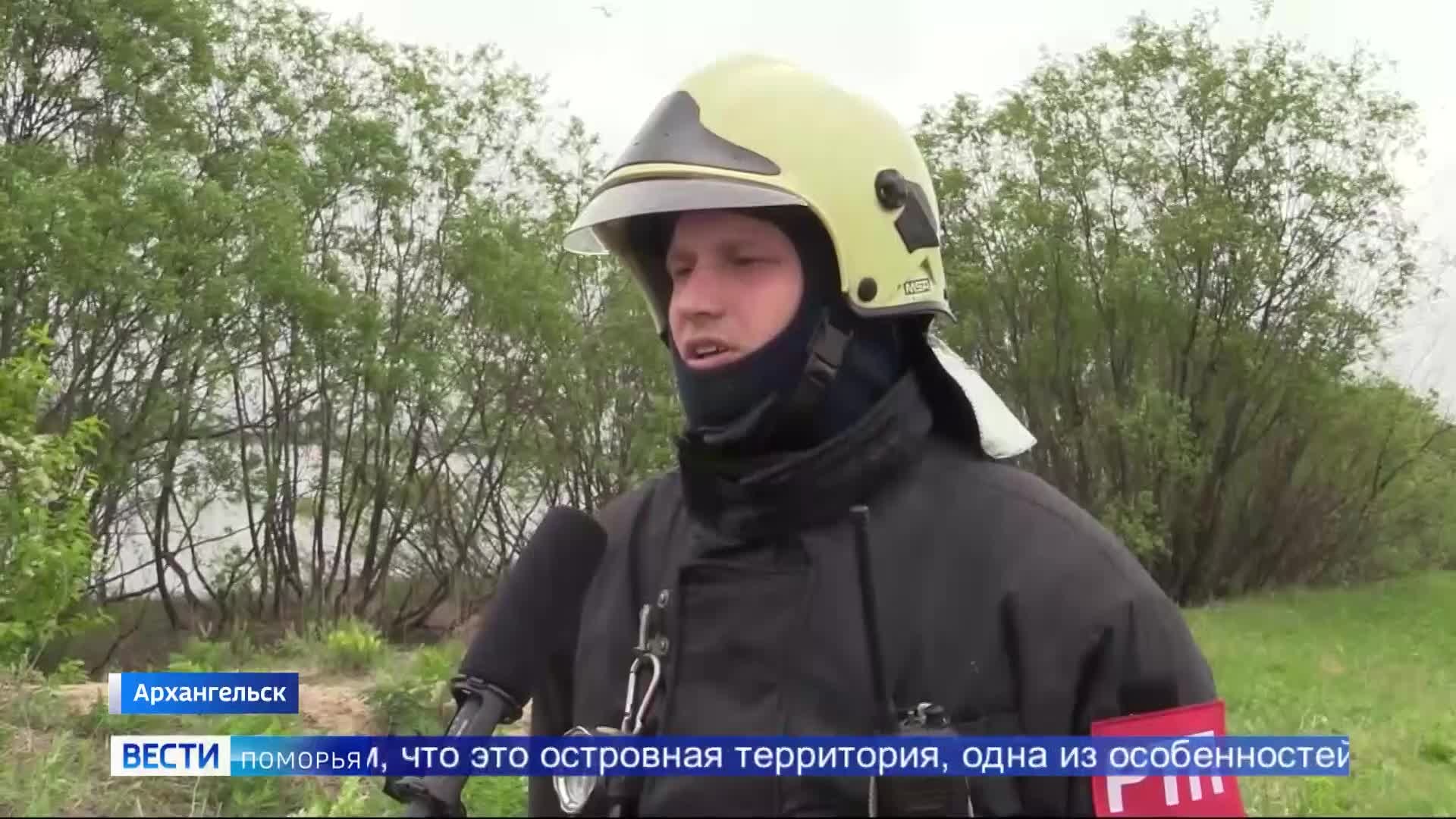 В деревне Гневашево на острове Кего загорелась сухая трава и огонь начал быстро распространяться в сторону населённого пункта — это легенда учений спасателей