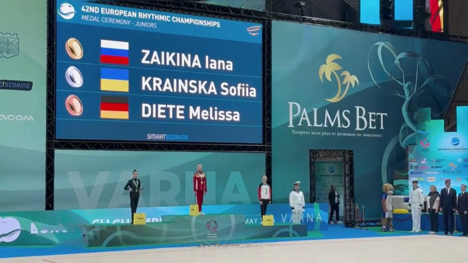 Российские гимнастки одержали первые победы на чемпионате Европы в Варне. Яна Зайкина и Ксения Савинова завоевали медали