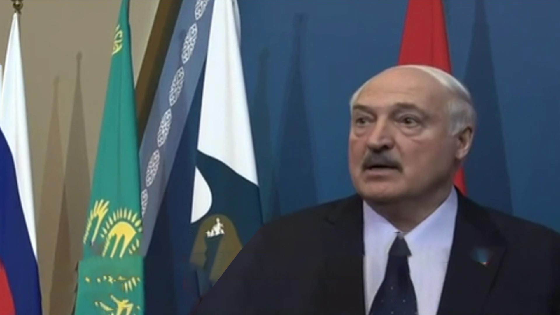 Лукашенко опровергает слухи о войне и встрече с Макроном в Минске