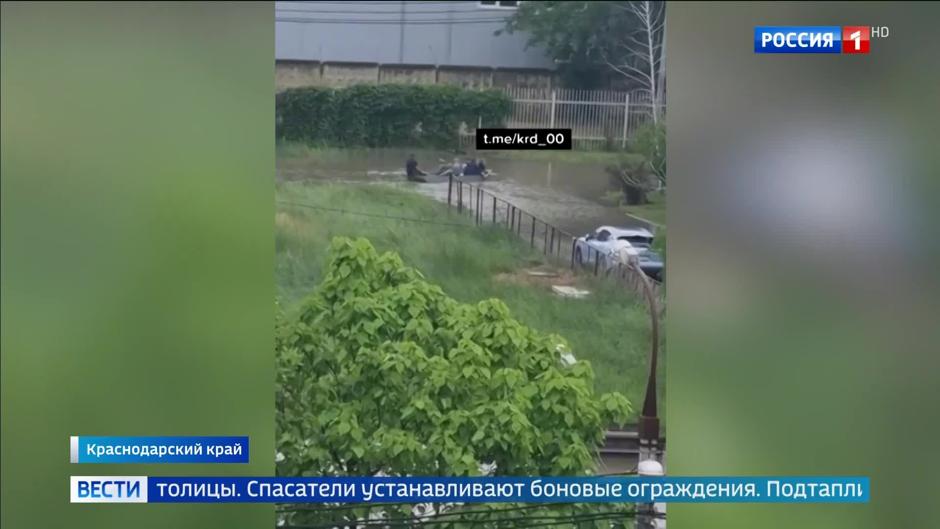 В Краснодаре наводнение затопило набережную, а в Бурятии лето началось со снега