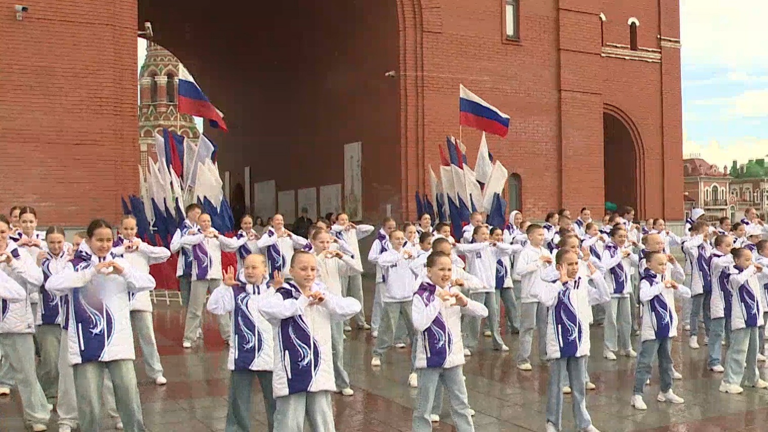 В Йошкар-Оле в пятый раз стартовал уличный фестиваль «Марийское лето»