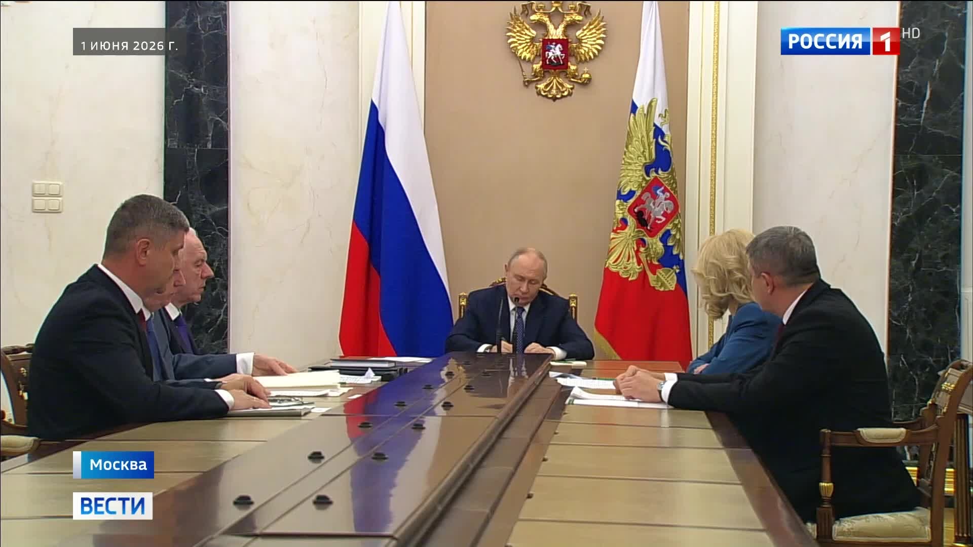 Путин обсудил помощь пострадавшим от атаки на колледж в ЛНР: расследование и поддержка семей погибших