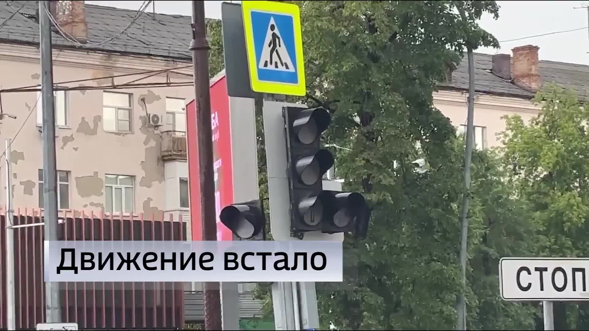 Часть улиц затопило после сильного ливня в Тюмени