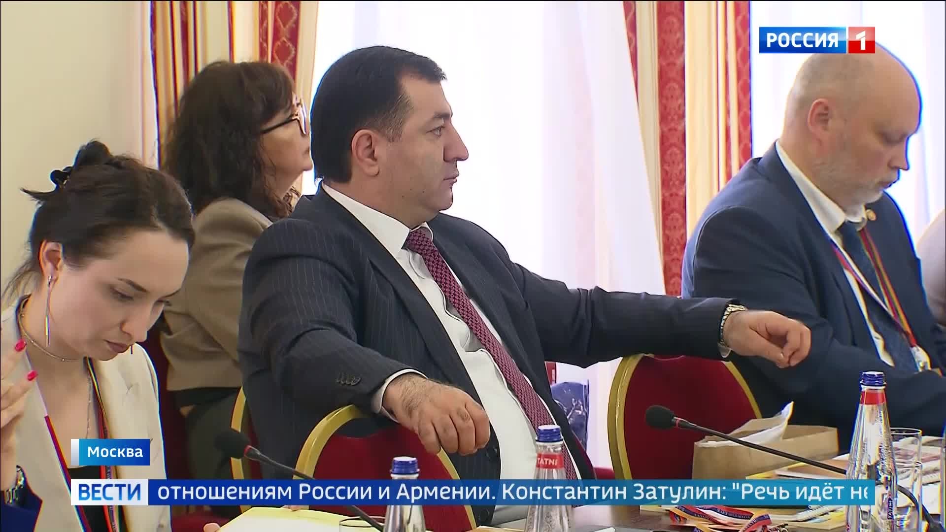 Отношения России и Армении на перепутье: обсуждение на "Лазаревском клубе" в Москве перед выборами