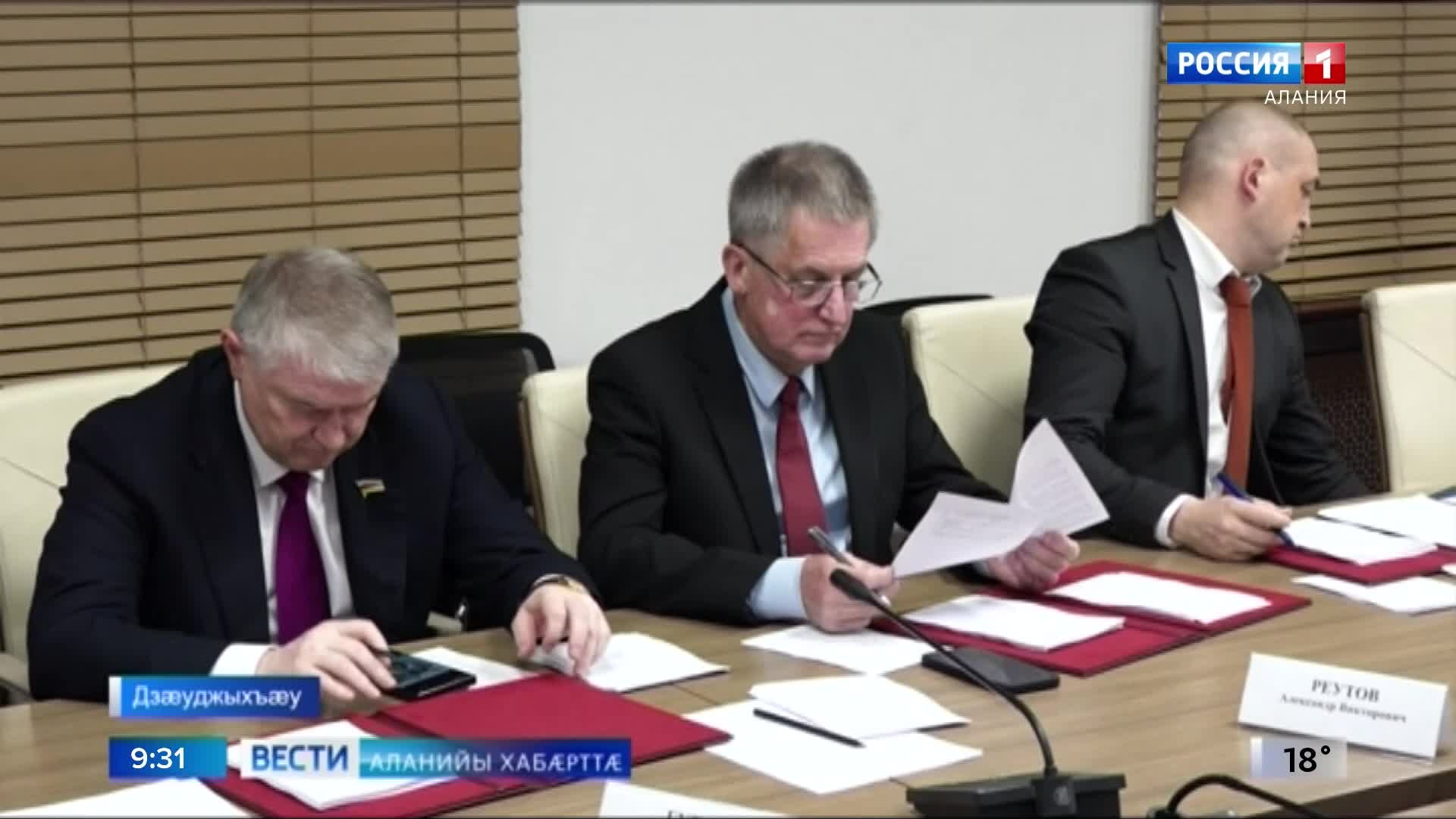 100 милуан сомы дихгонд æрцæудзæн сæкæрниз, онкологон, зæрдæ æмæ тугдадзинты низты ныхмæ тох кæныны регионалон программæтæ æххæст кæнынæн