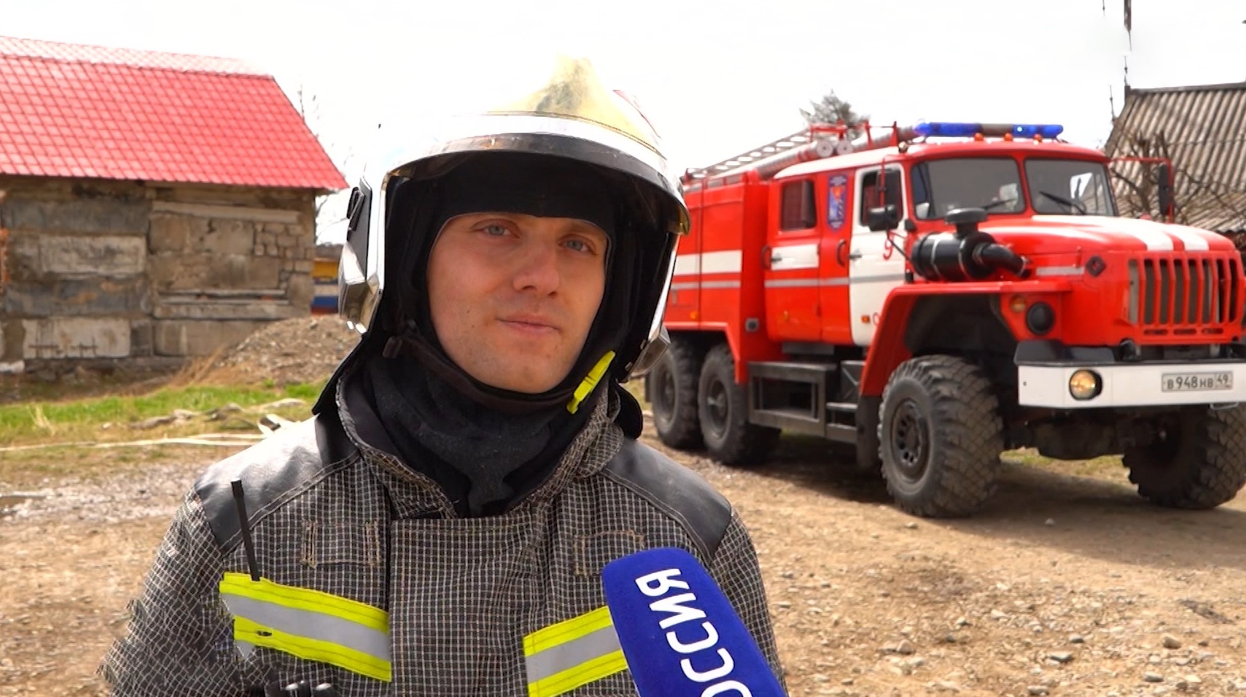 В поселке Ола за ночь сгорели жилой дом и военкомат