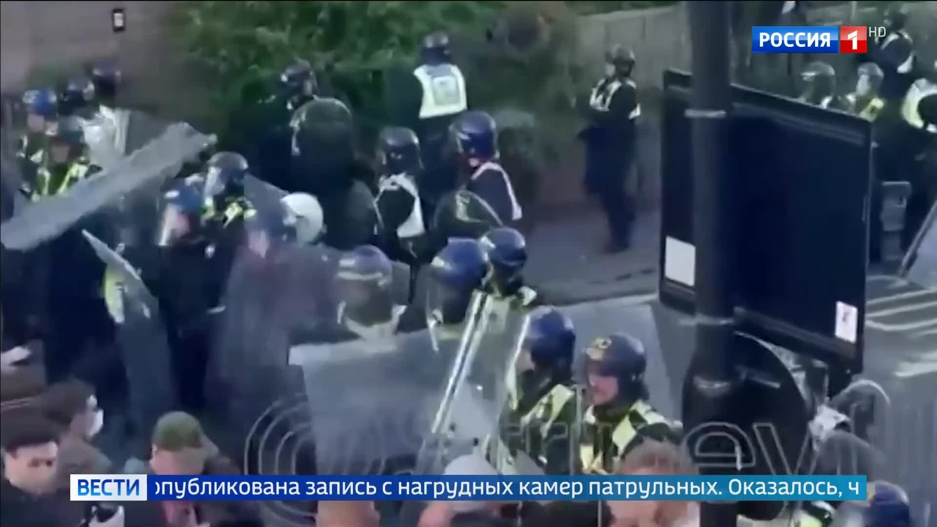 Протесты в Британии: гнев из-за бездействия полиции после гибели студента Генри Новака.