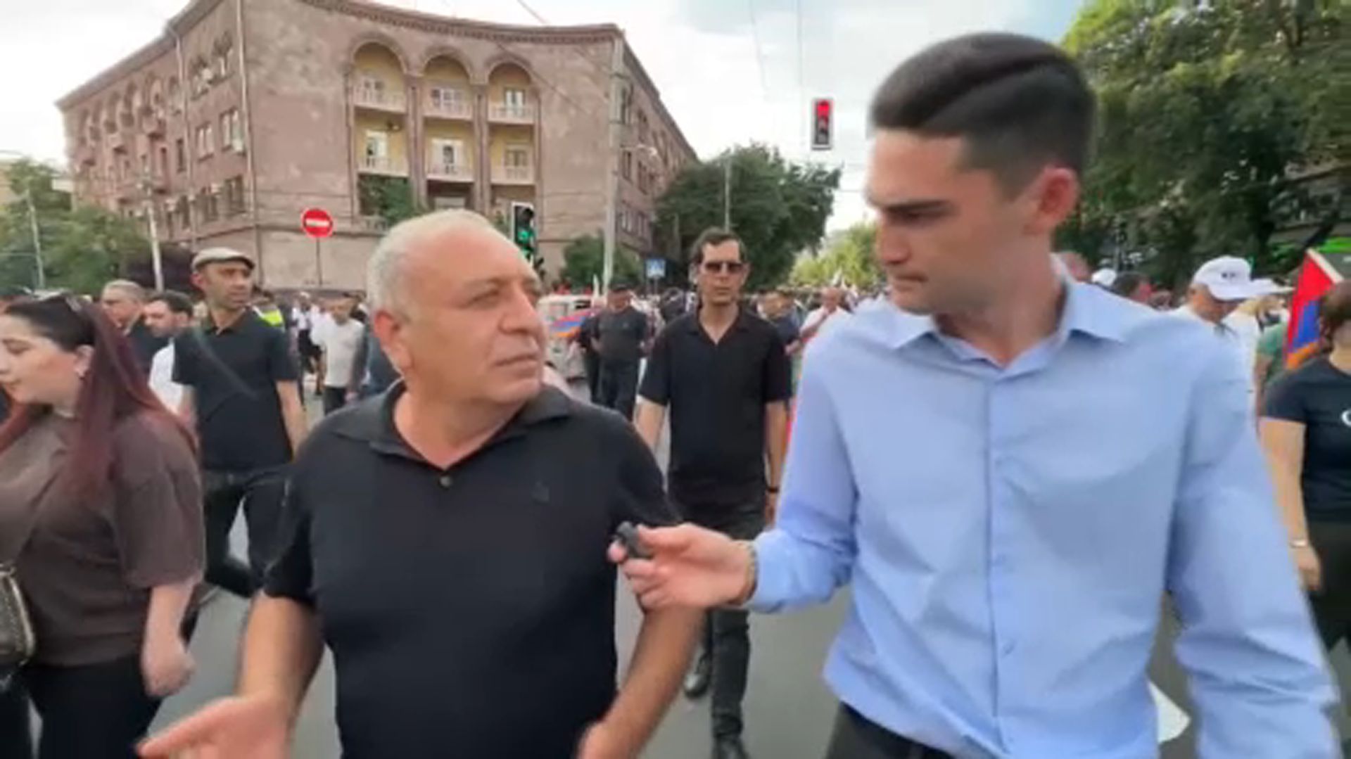 Масштабный марш оппозиции в Ереване и заявления Пашиняна: Армения перед выборами