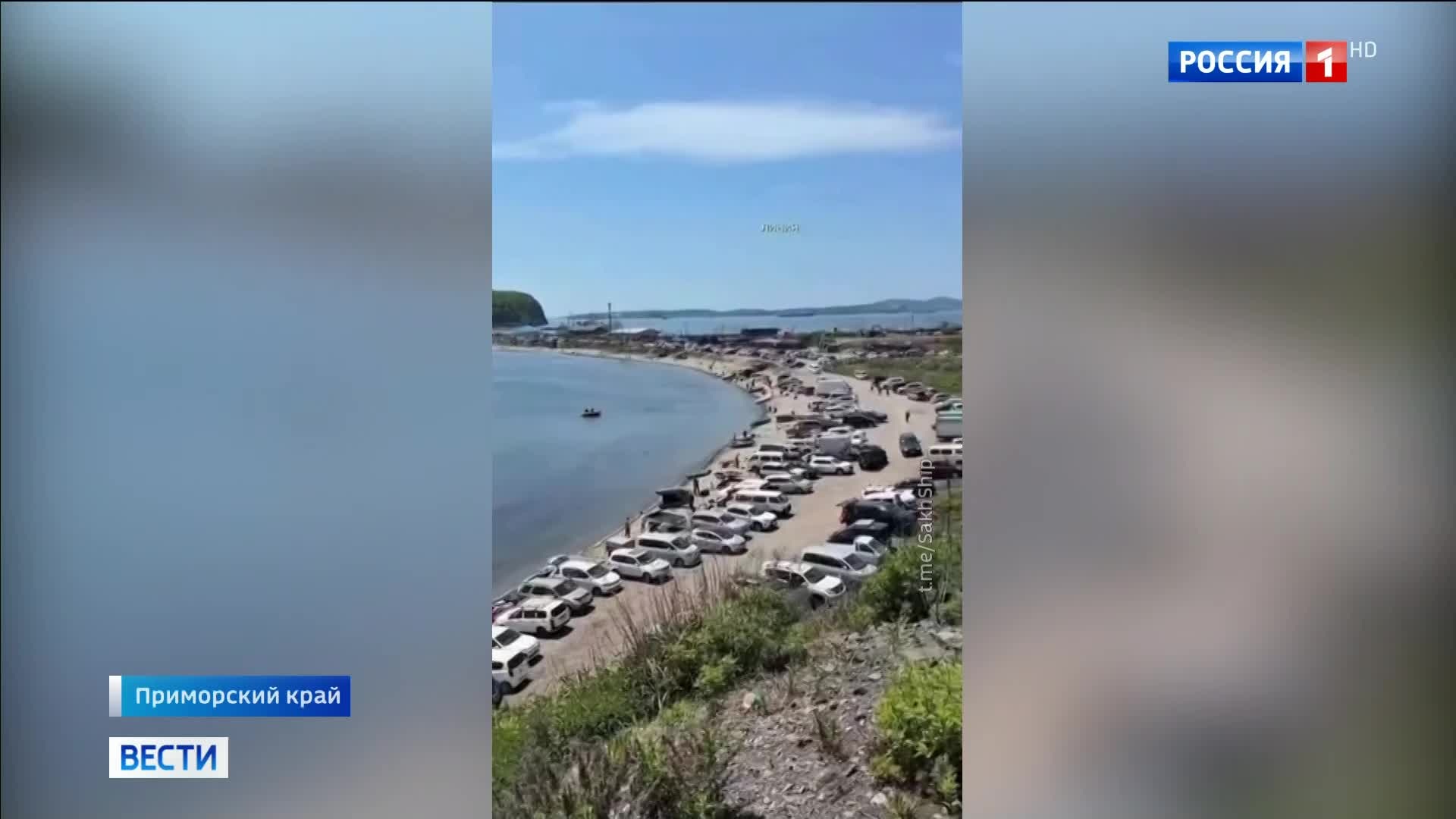 Якутские спасатели взорвали ледяной затор на реке Яна