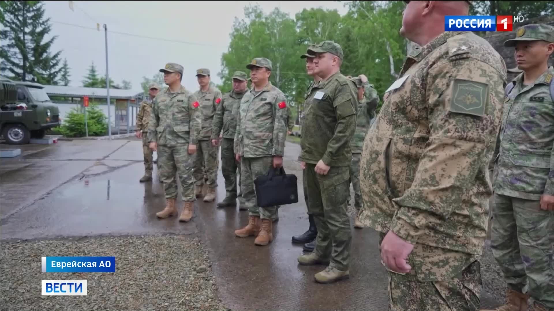 Представители китайского Минобороны осмотрели военные части в Еврейской автономной области