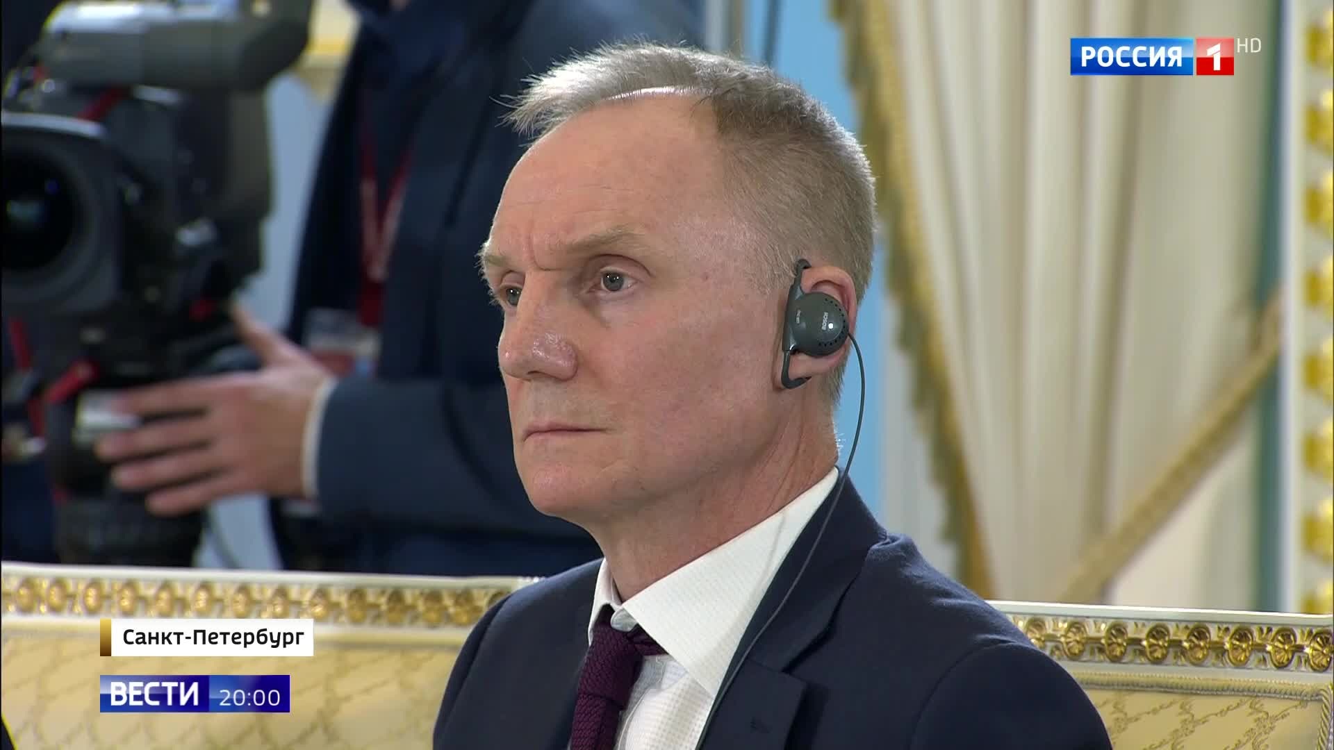 Владимир Путин обсудил атаки дронов и удары возмездия в Константиновском дворце.