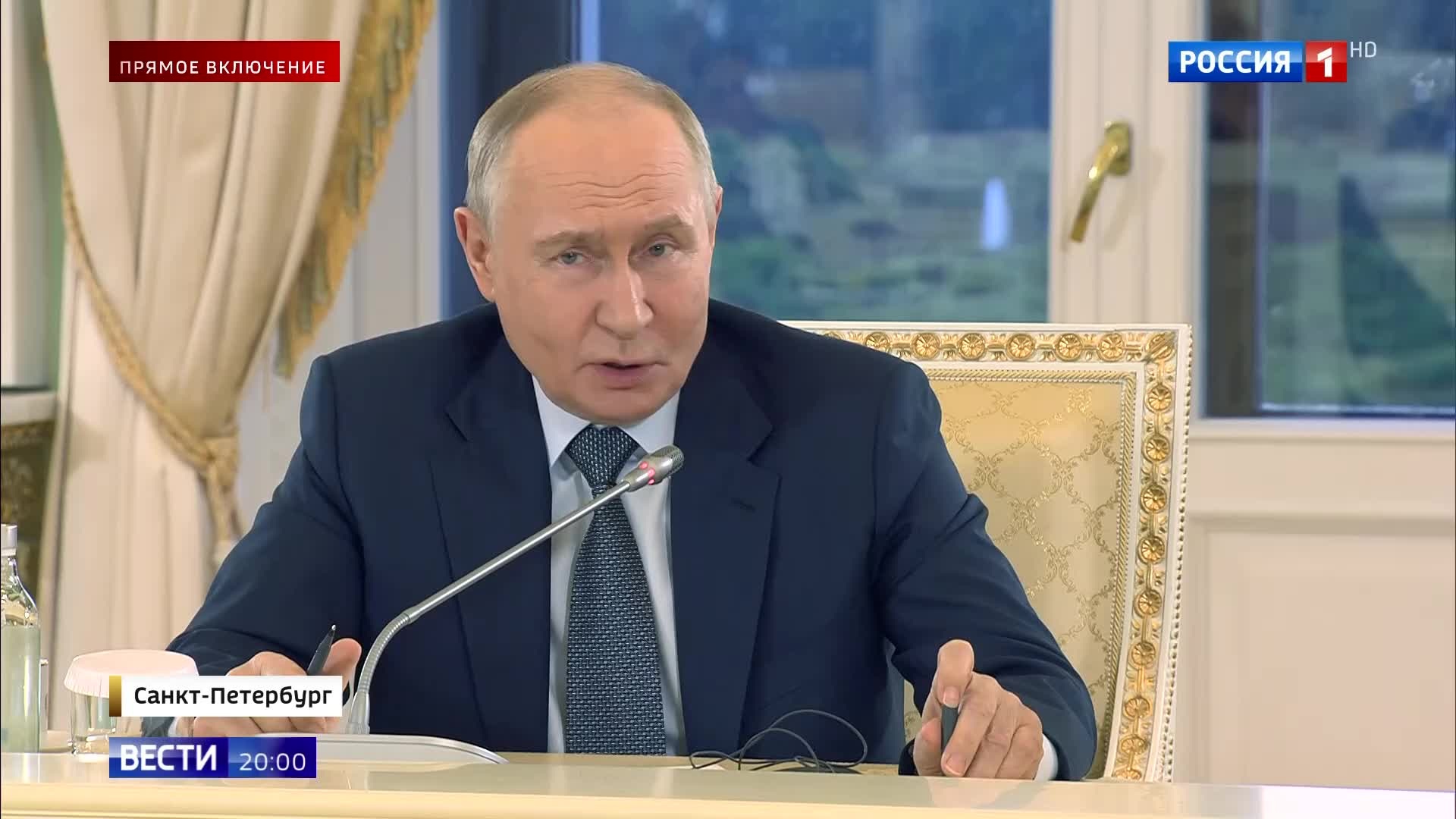 Путин обсуждает позицию Армении и состояние "Северного потока" с журналистами.