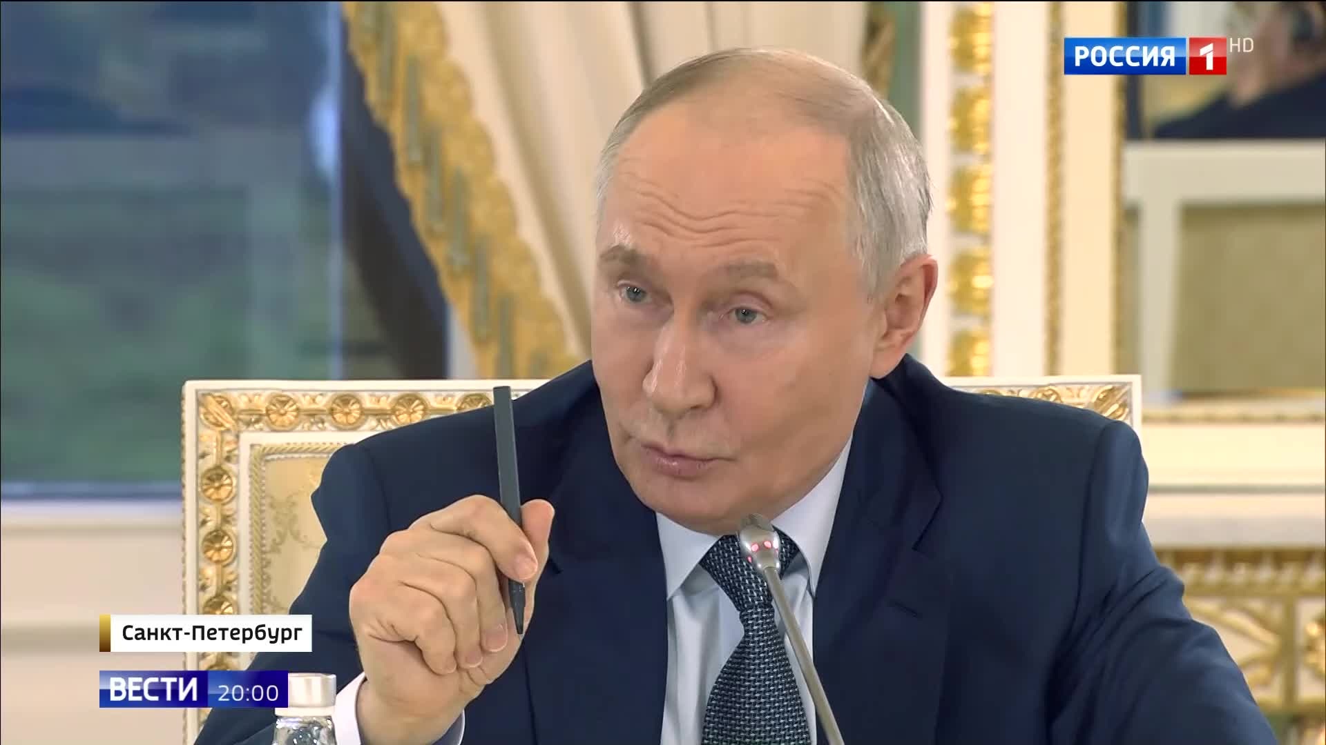 Путин подчеркнул необходимость легитимности представителей Украины при подписании документов.