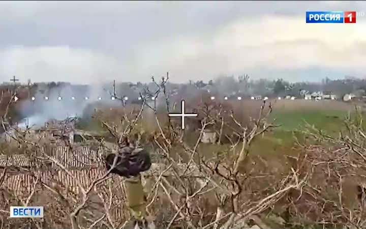 Артиллерия Юга ликвидировала базу ВСУ, дроны Центра "ослепили" противника, вертолеты Запада нанесли точечный удар