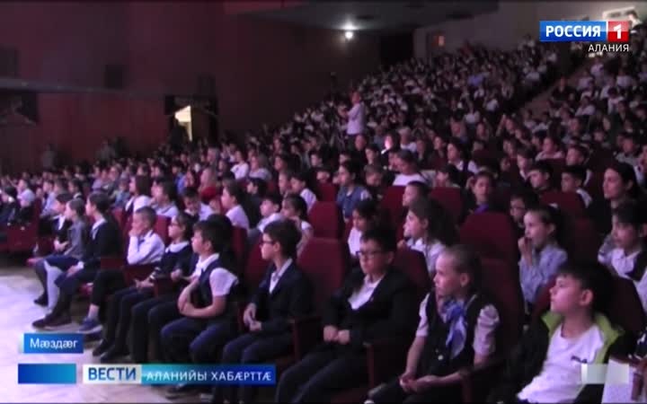 Мæздæджы районы культурæйы галуаны сценæйы сæ курдиат раргом кодтой сывæллæтты студи «Солнечный город»-ы æвзонг артисттæ