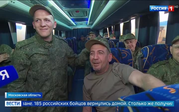 185 российских военных вернулись домой из украинского плена