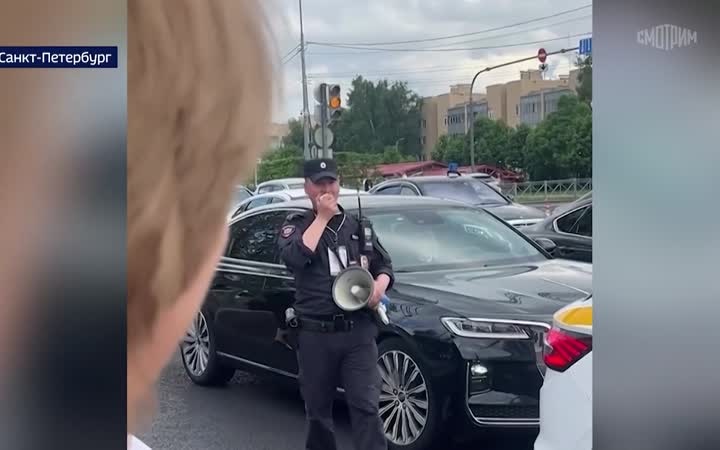 Музыка дорог: сотрудники ГАИ в Санкт-Петербурге стали звездами соцсетей благодаря ПМЭФ