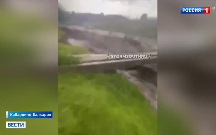 Вулкан Шивелуч выбросил пепел над Камчаткой, в Кабардино-Балкарии ливневый паводок