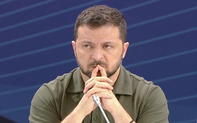 Конфликт между Киевом и Варшавой: Зеленский в Лондоне на фоне споров о нацистских захоронениях