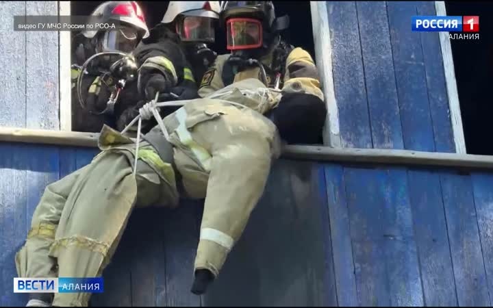 В МЧС определили "Лучшее звено газодымозащитной службы".