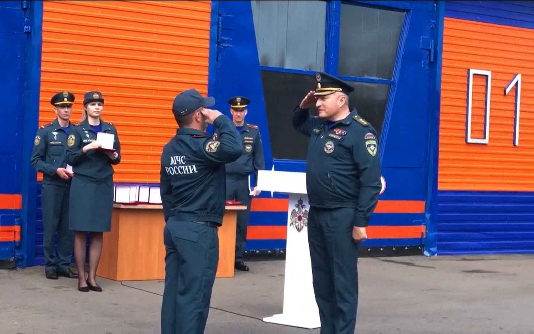 Глава МЧС Александр Куренков наградил пожарных в Пензе и проверил подготовку к международному салону безопасности в Казани