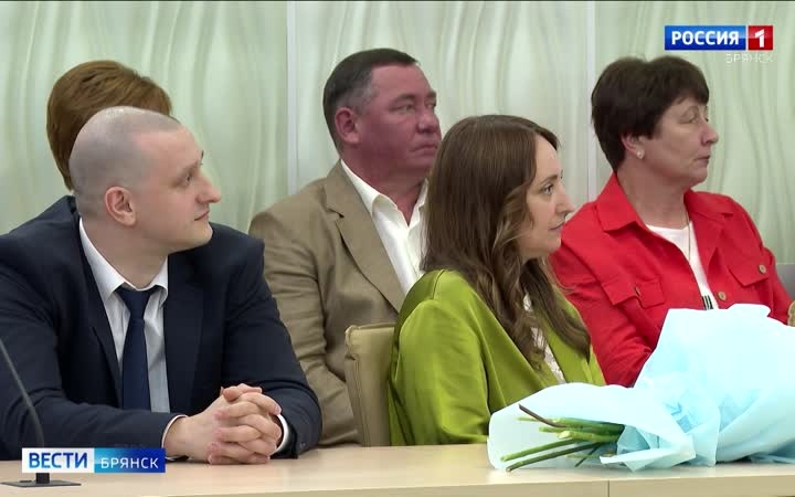 В Брянске вручили заслуженные награды работникам и ветеранам социальной сферы