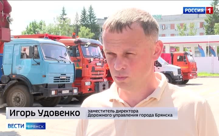 Дорожное управление Брянска борется с незаконной рекламой на остановках