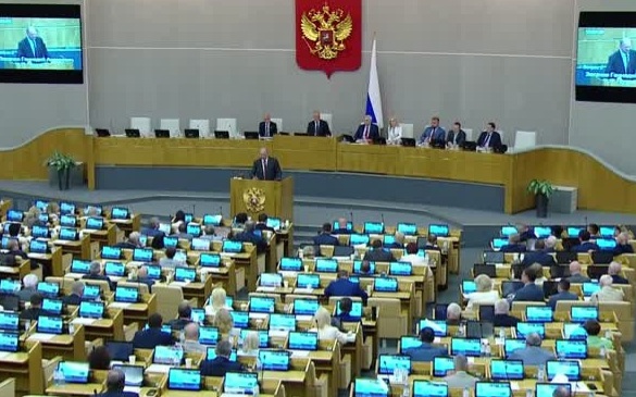 "Красная кнопка" на Госуслугах и лимит на карты: Госдума утвердила меры против мошенников