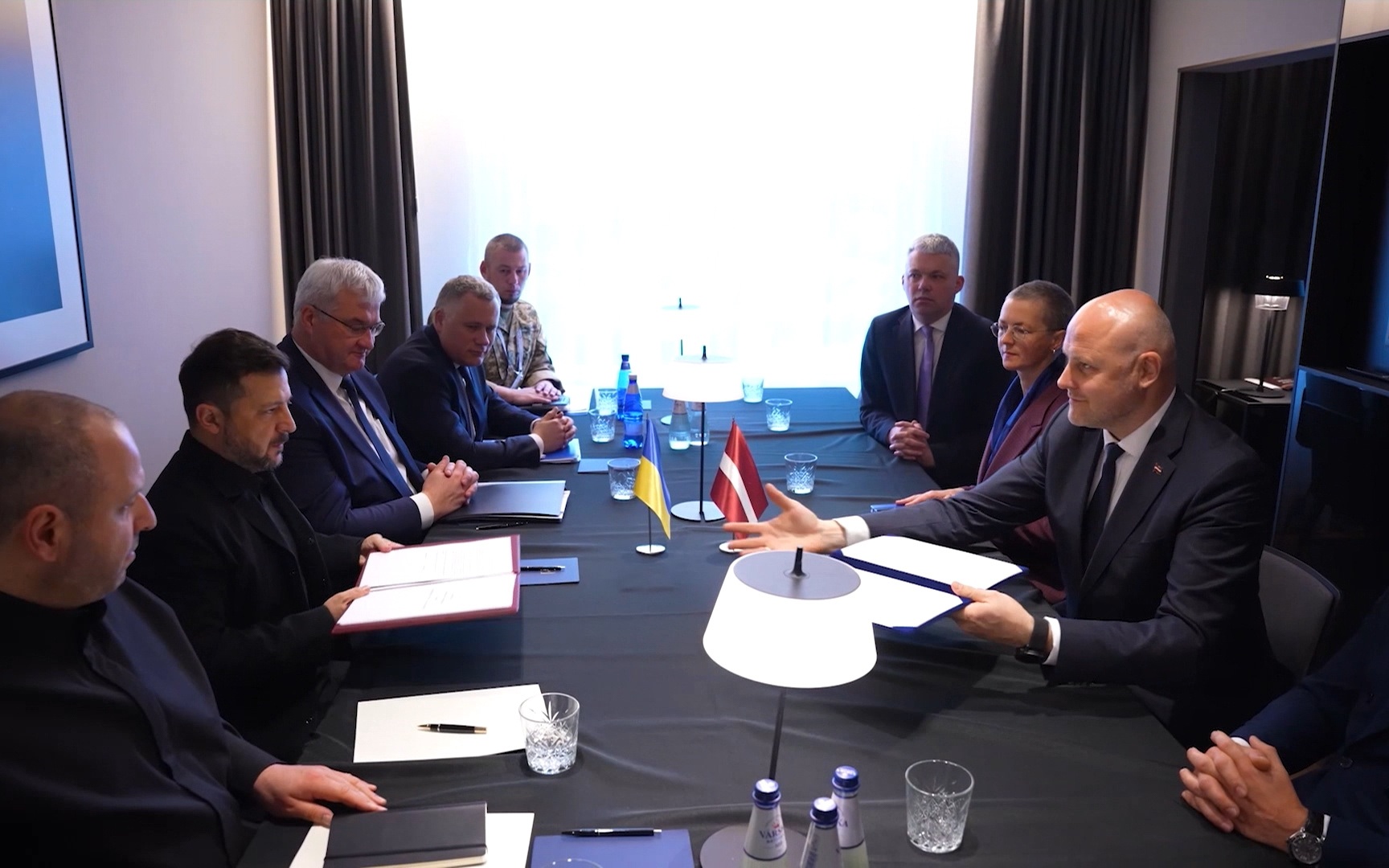 Европейская поддержка Украины и внутренние проблемы ЕС