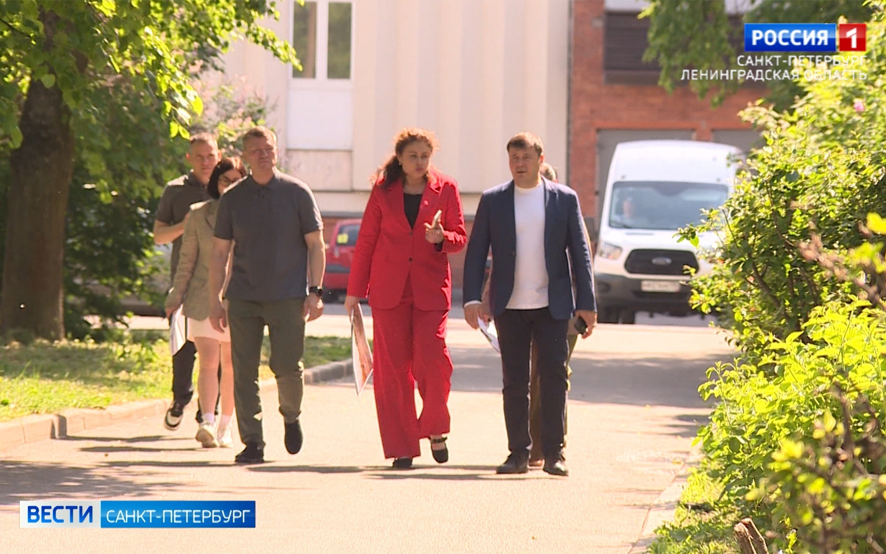 Глава Жилкома Петербурга побывал с инспекцией в Петродворцовом районе