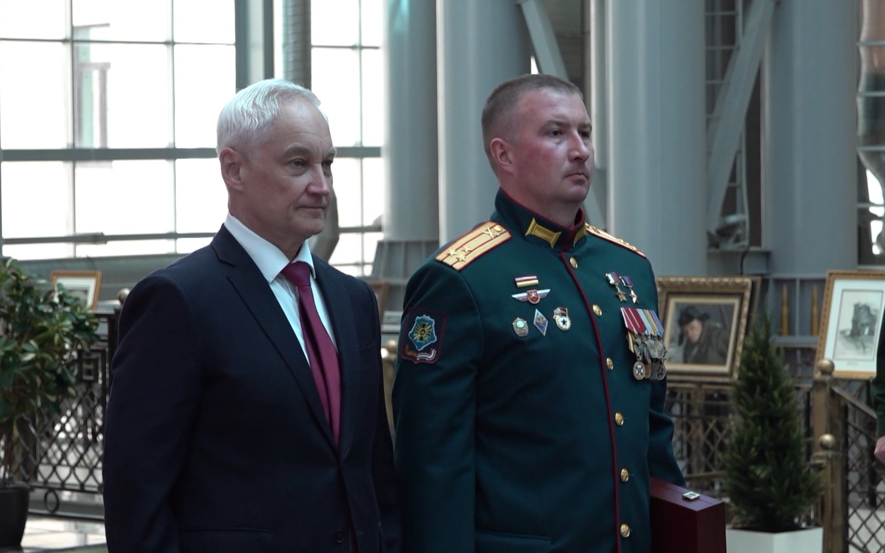 Андрей Белоусов вручил медали "Золотая Звезда" героям СВО