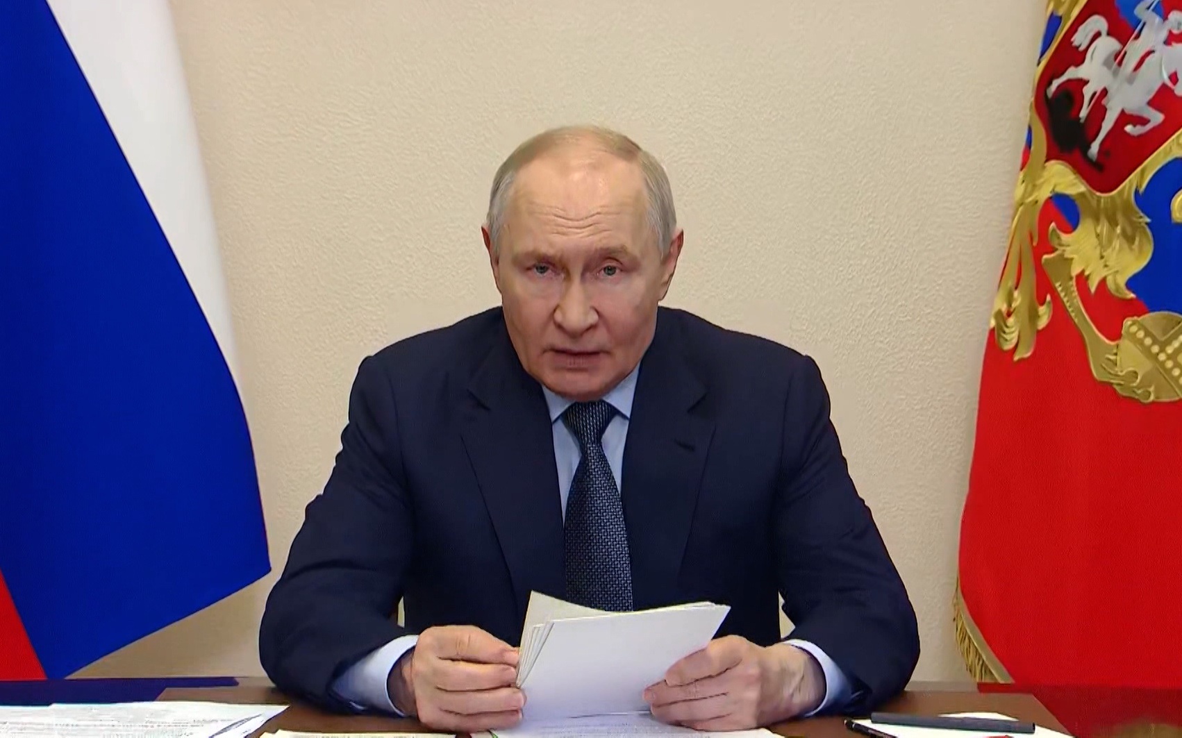Путин подписал законы об усиленном контроле за мигрантами и аресте имущества релокантов