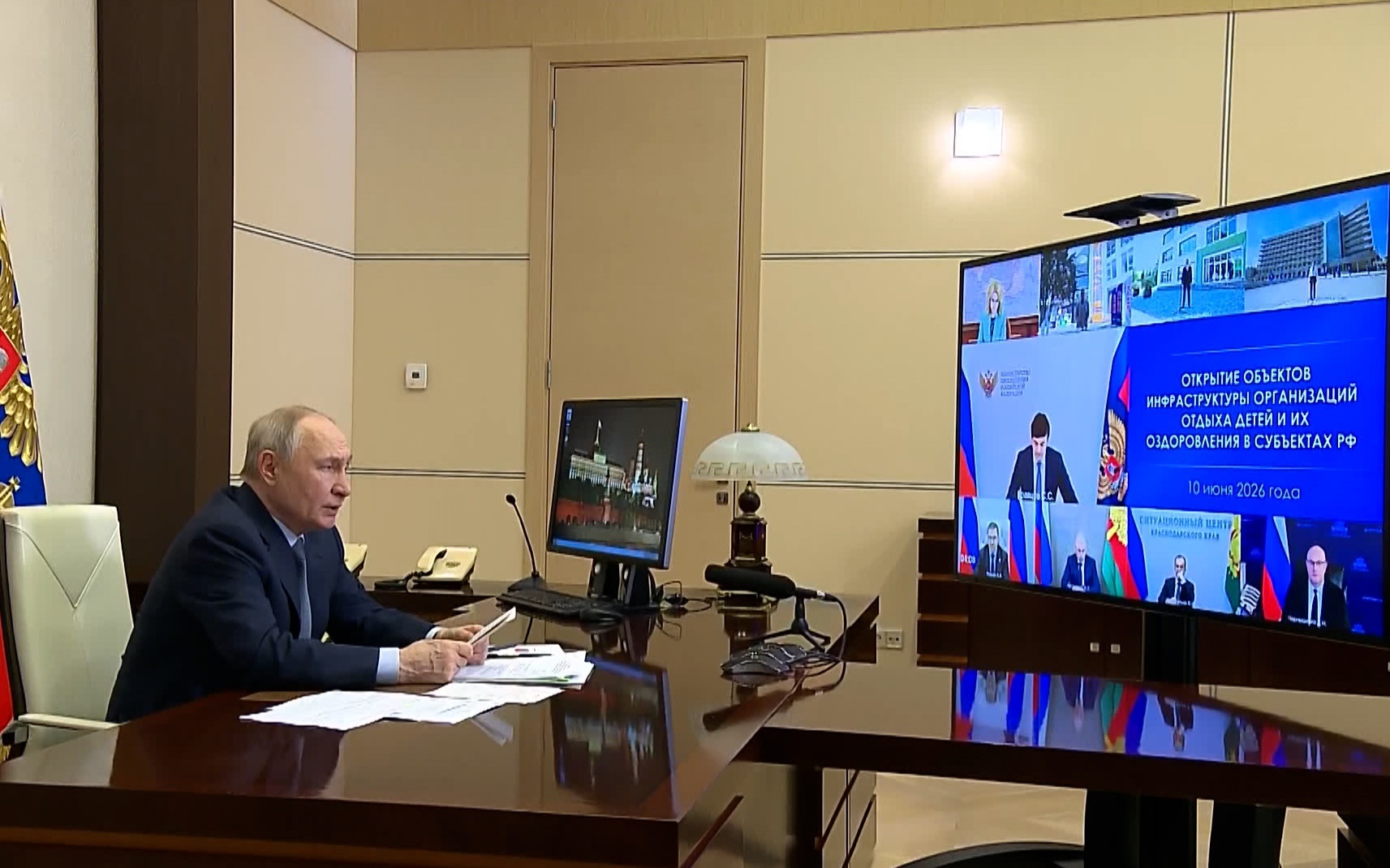На совещании у Владимира Путина обсудили вопросы организации детского отдыха во время летних каникул