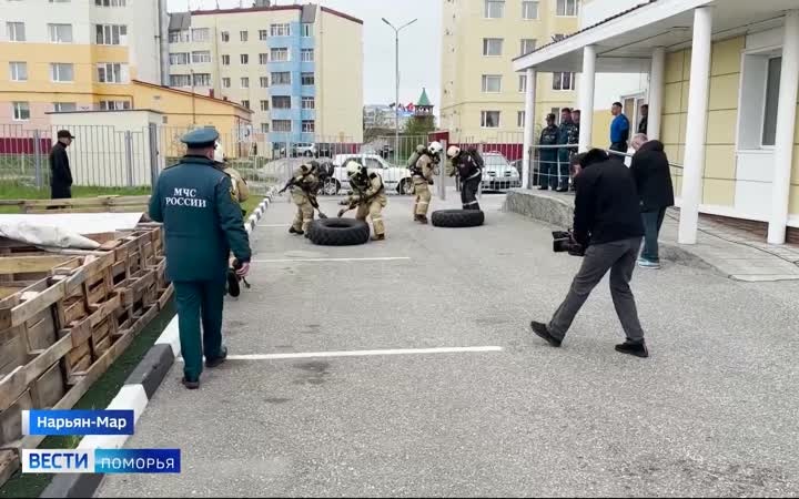 В Нарьян-Маре прошли соревнования «Лучшее звено газодымозащитной службы»