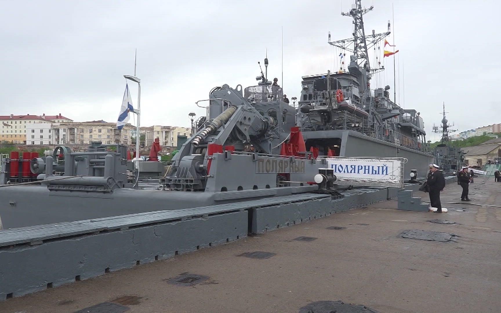 Морской тральщик "Полярный" прибыл в пункт постоянного базирования на Северный флот